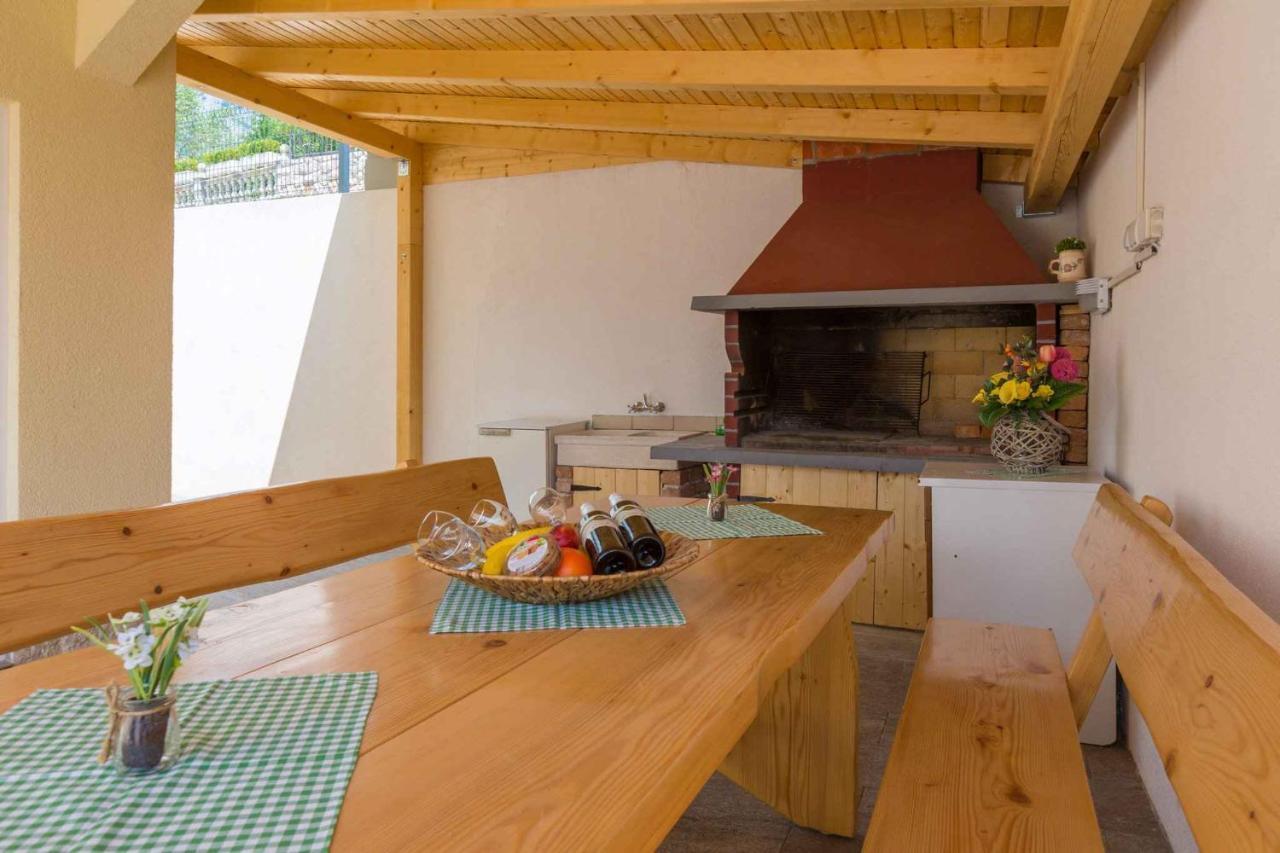 Holiday Home In Grizane 39285 Экстерьер фото
