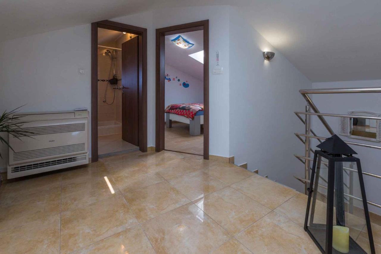 Holiday Home In Grizane 39285 Экстерьер фото