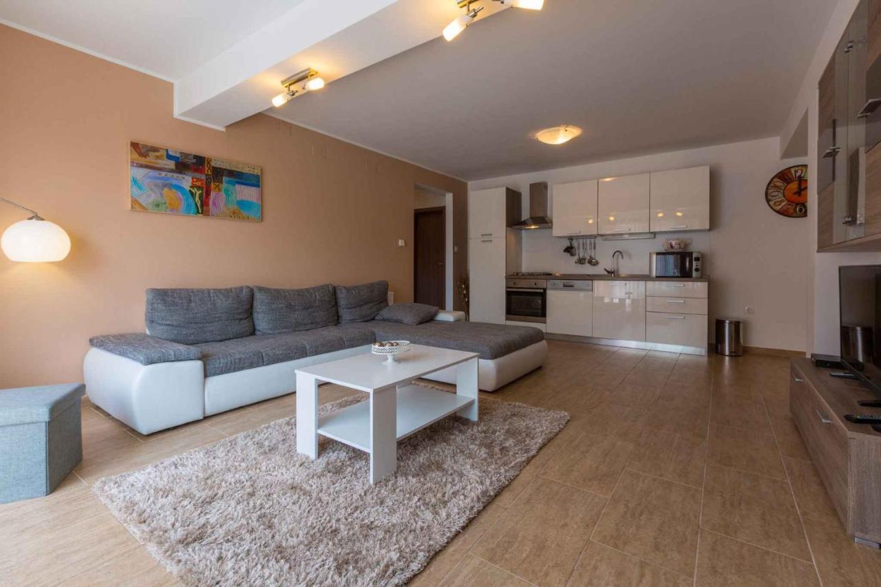 Holiday Home In Grizane 39285 Экстерьер фото